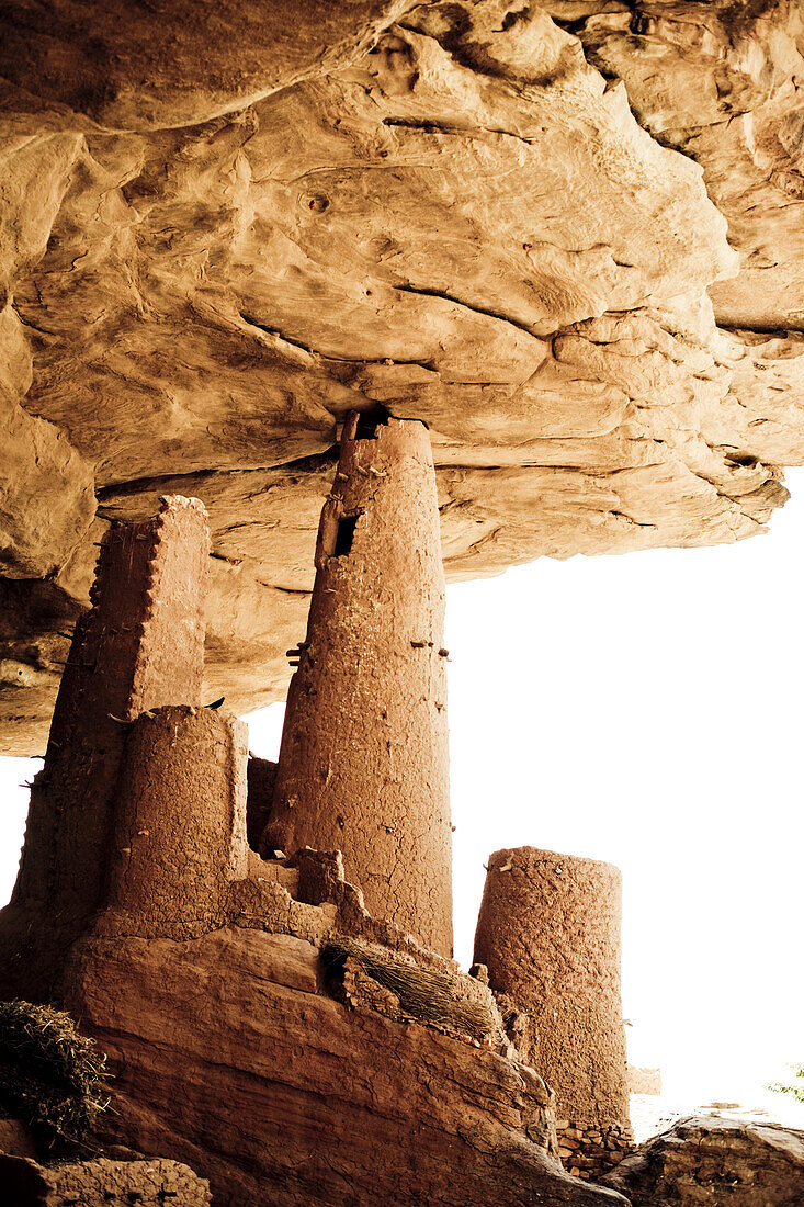 Mud buildings under a rock face at the region of the Dogon people, La Falaise da Bandiagara, Mali, Africa