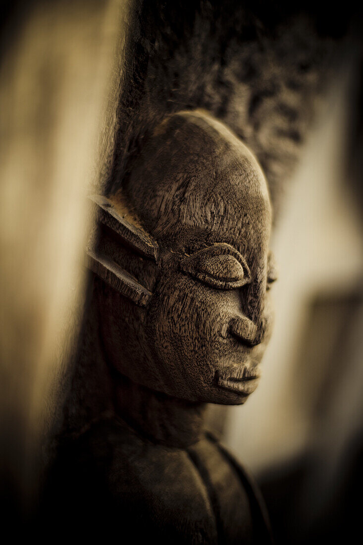 Carved wooden figure of the Dogon people, La Falaise da Bandiagara, Mali, Africa