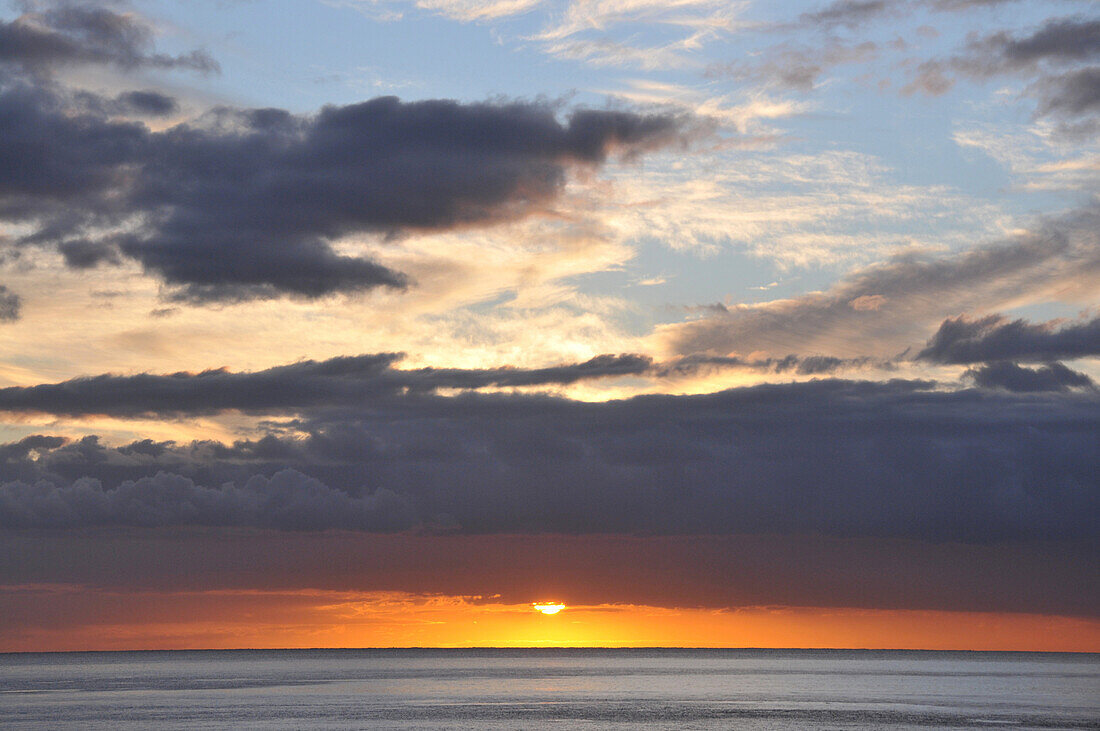 Sunset above the ocean, Playa de Santiago, southcoast of Gomera, Canary Isles, Spain, Europe