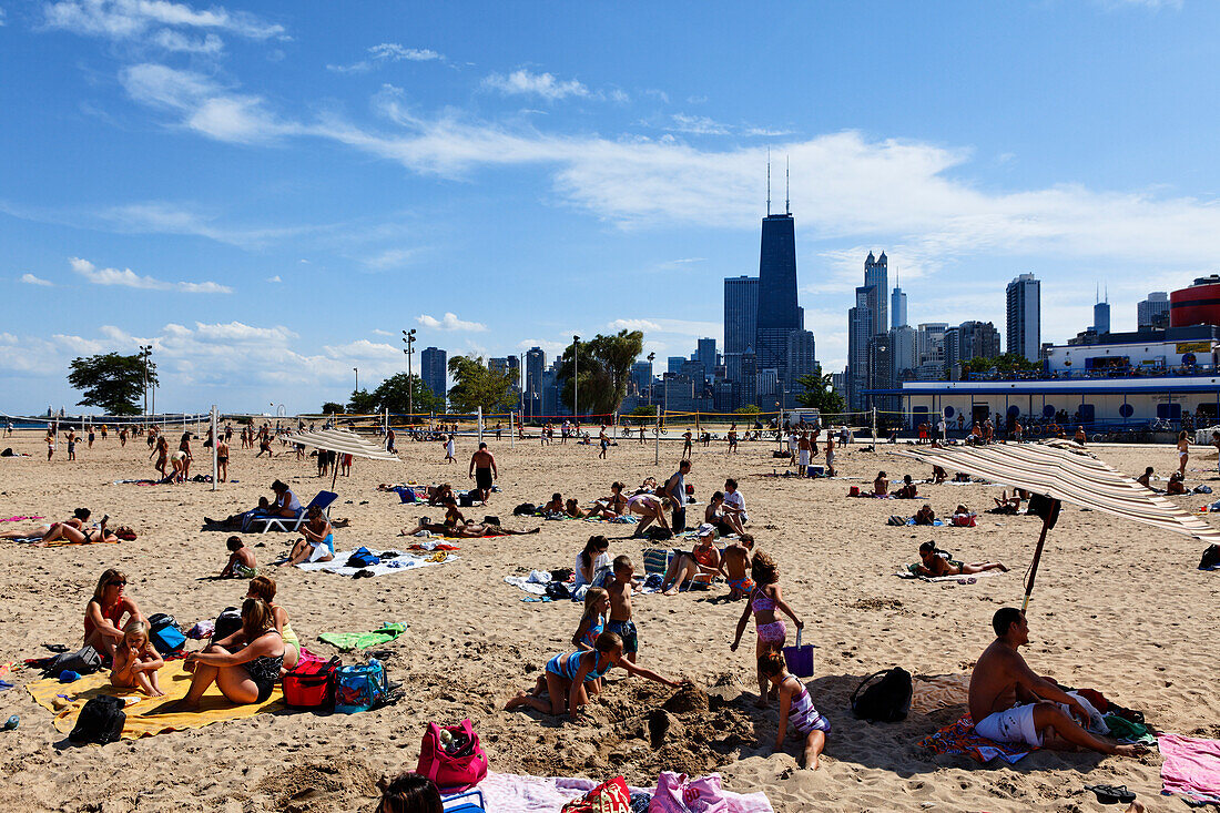 Beach with view of the skyline, North Lake Shore, Chicago, Illinois, USA