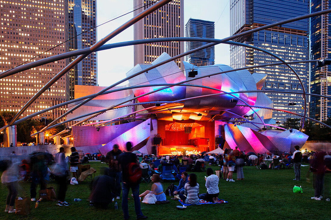 Jay Pritzker Pavillion von Frank O. Gehry, Millenium Park, Chicago, Illinois, USA