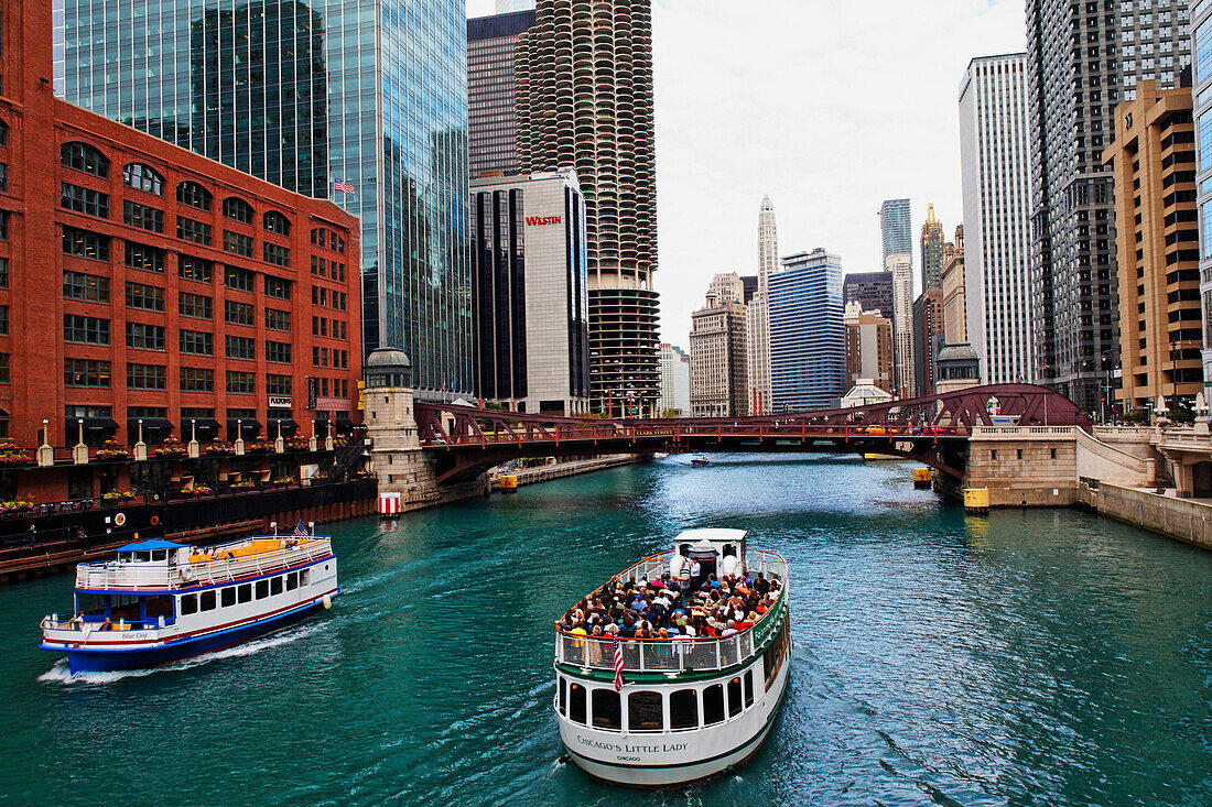 Bootsfahrt am Chicago River, Chicago, Illinois, USA