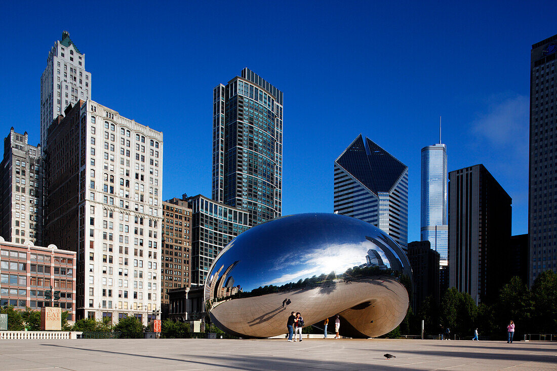 Cloud Gate by Anish Kapoor, Chicago, Illinois, USA