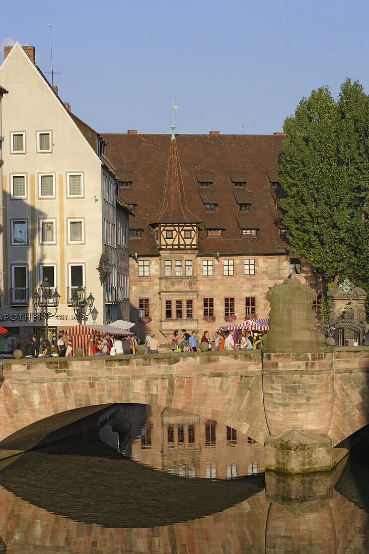 Heilig-Geist-Spital und Pegnitz, Nürnberg, Franken, Bayern, Deutschland