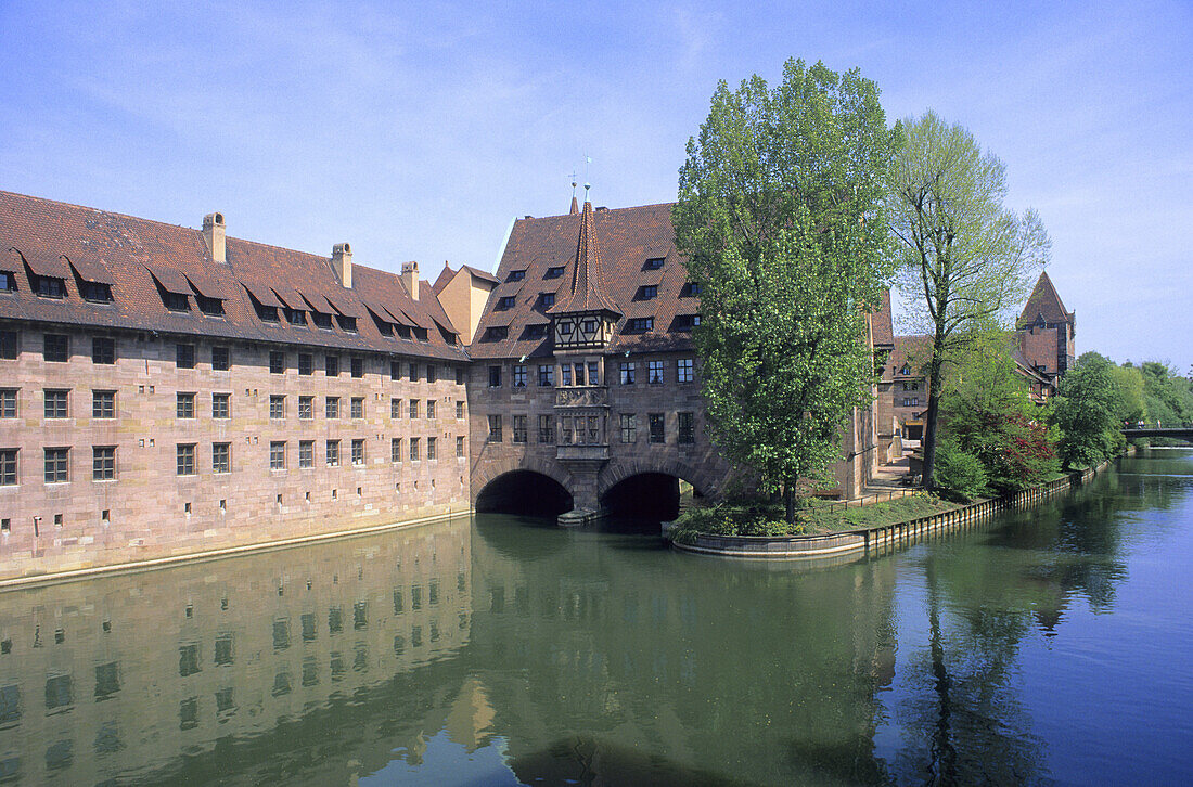 Heilig-Geist-Spital und Pegnitz, Nürnberg, Franken, Bayern, Deutschland