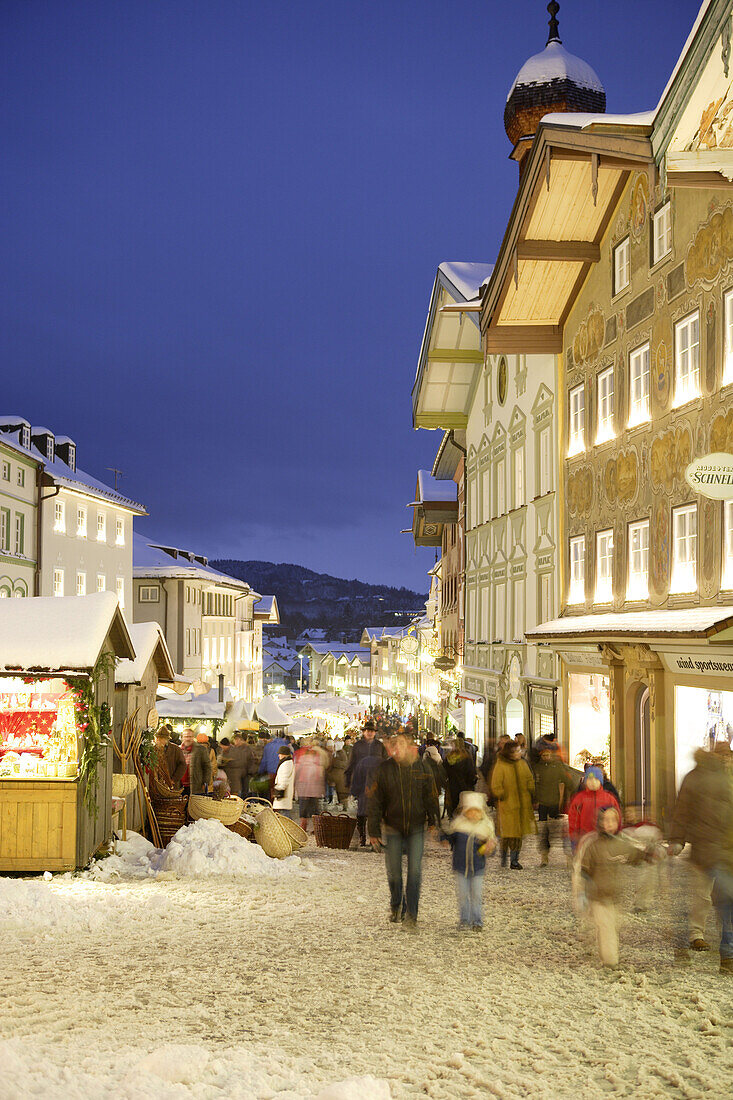 Christmas market on the Marktstrasse, Bad Toelz, Upper Bavaria, Bavaria, Germany