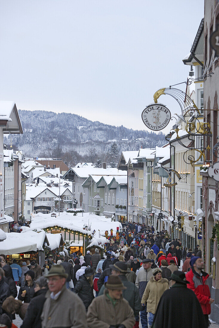Weihnachtsmarkt in der Marktstrasse, Bad Tölz, Oberbayern, Bayern, Deutschland