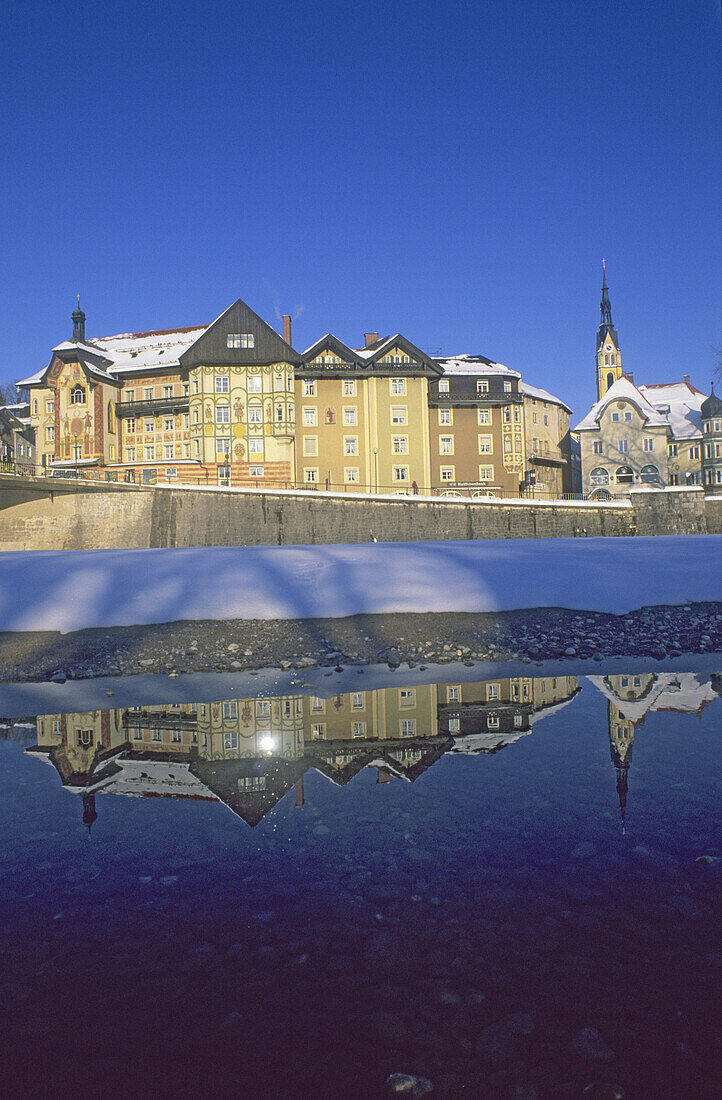 Blick über Isar auf die Altstadt im Winter, Bad Tölz, Oberbayern, Bayern, Deutschland