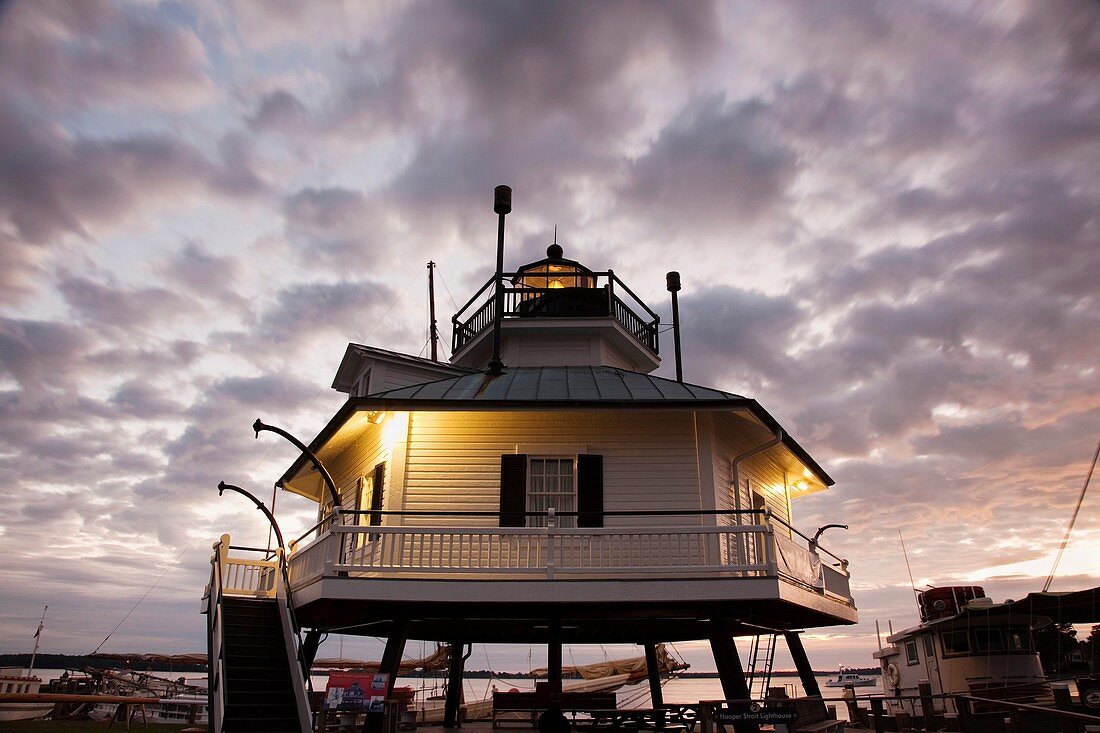 USA, Maryland, Eastern Shore of Chesapeake Bay, St  Michaels, Chesapeake Bay Maritime Museum, Hooper Straight screw-pile Lighthouse, dawn