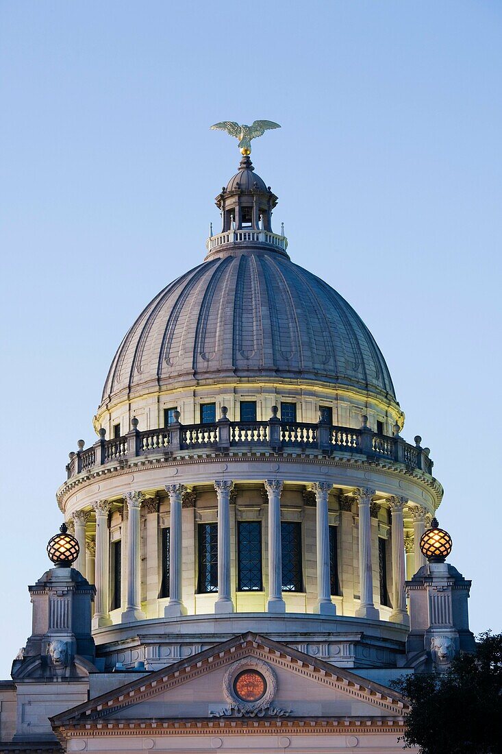 USA, Mississippi, Jackson, Mississippi State Capitol, dawn