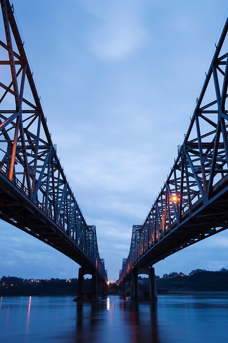USA, Mississippi, Natchez, Rt  65 and 84 bridges over Mississippi River, dawn