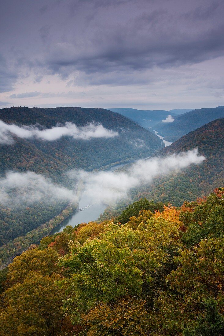 USA, West Virginia, Beckley-area, Grandview, New River Gorge National River, Grandview overlook, autumn, dawn