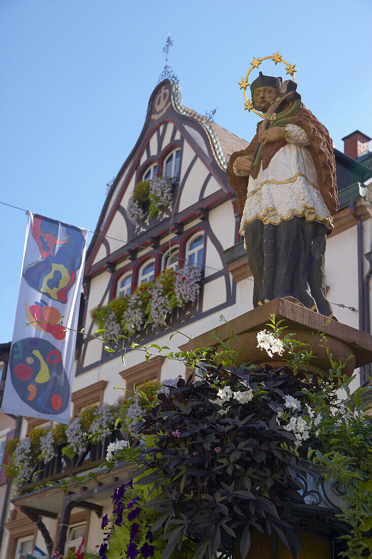Half-timbered house and well Stadtbrunnen in the town of Wolfach,  Valley Kinzigtal, Southern Part of Black Forest, Black Forest, Baden-Württemberg, Germany, Europe