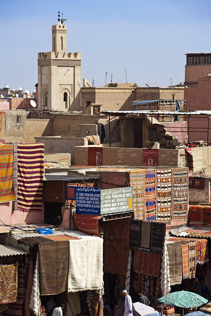 Teppichverkauf in den Souks, Marrakesch, Marokko, Afrika