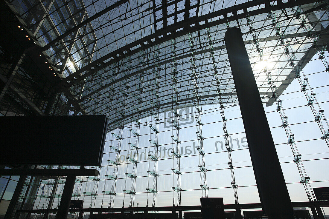 Innenansicht, Berliner Hauptbahnhof, Berlin, Deutschland