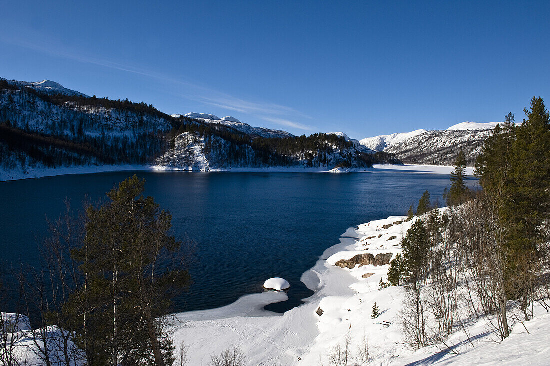 See Mosvatnet im Winter, Vinje, Telemark, Norwegen