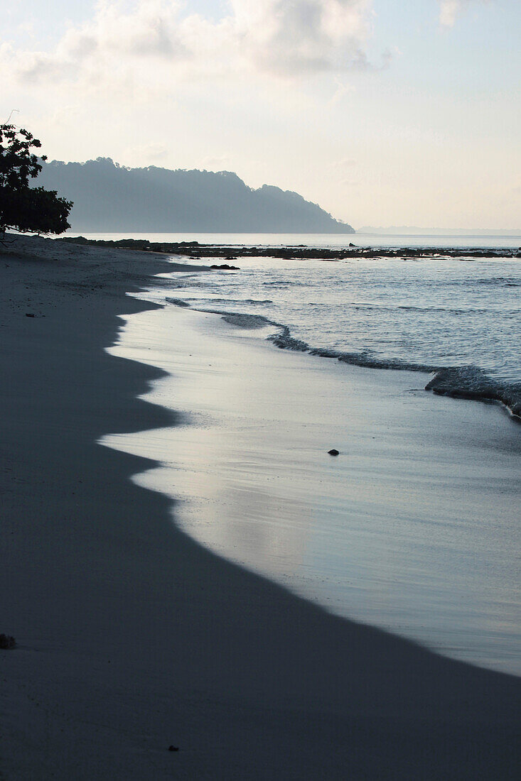 Sonnenaufgang in der Neil Cove, Radha Nagar Beach, Strand 7, Havelock Island, Andamanen, Indien