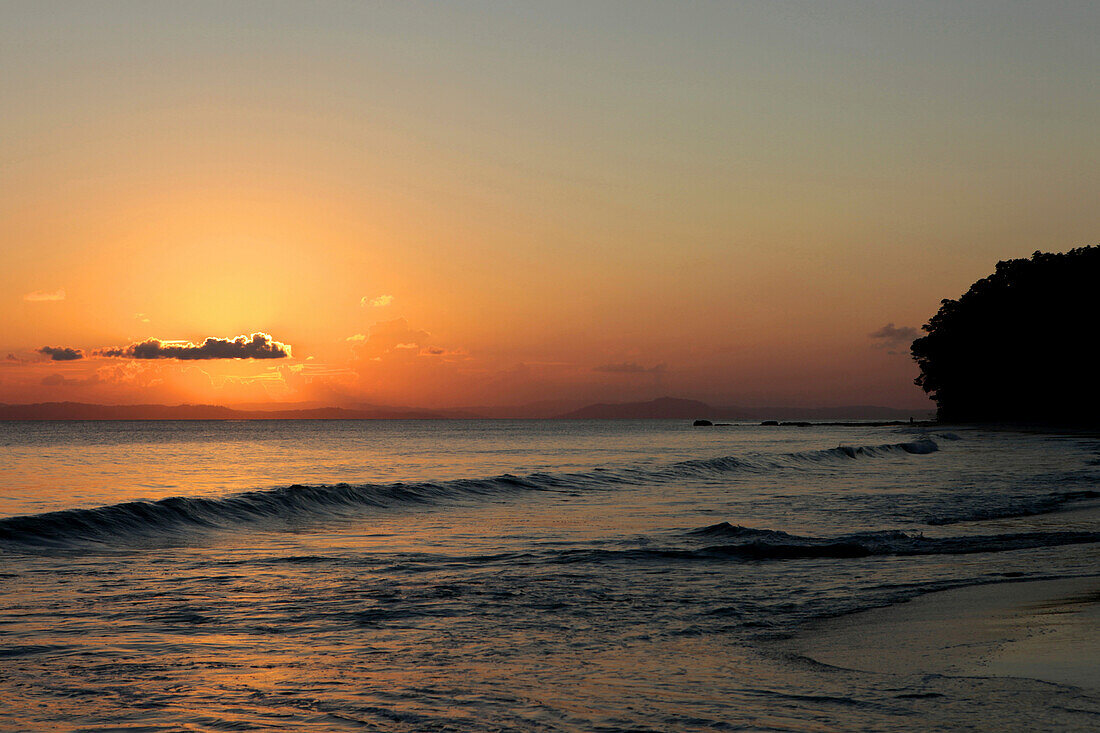 Sonnenuntergang am Radha Nagar Beach, Strand 7, Havelock Island, Andamanen, Indien