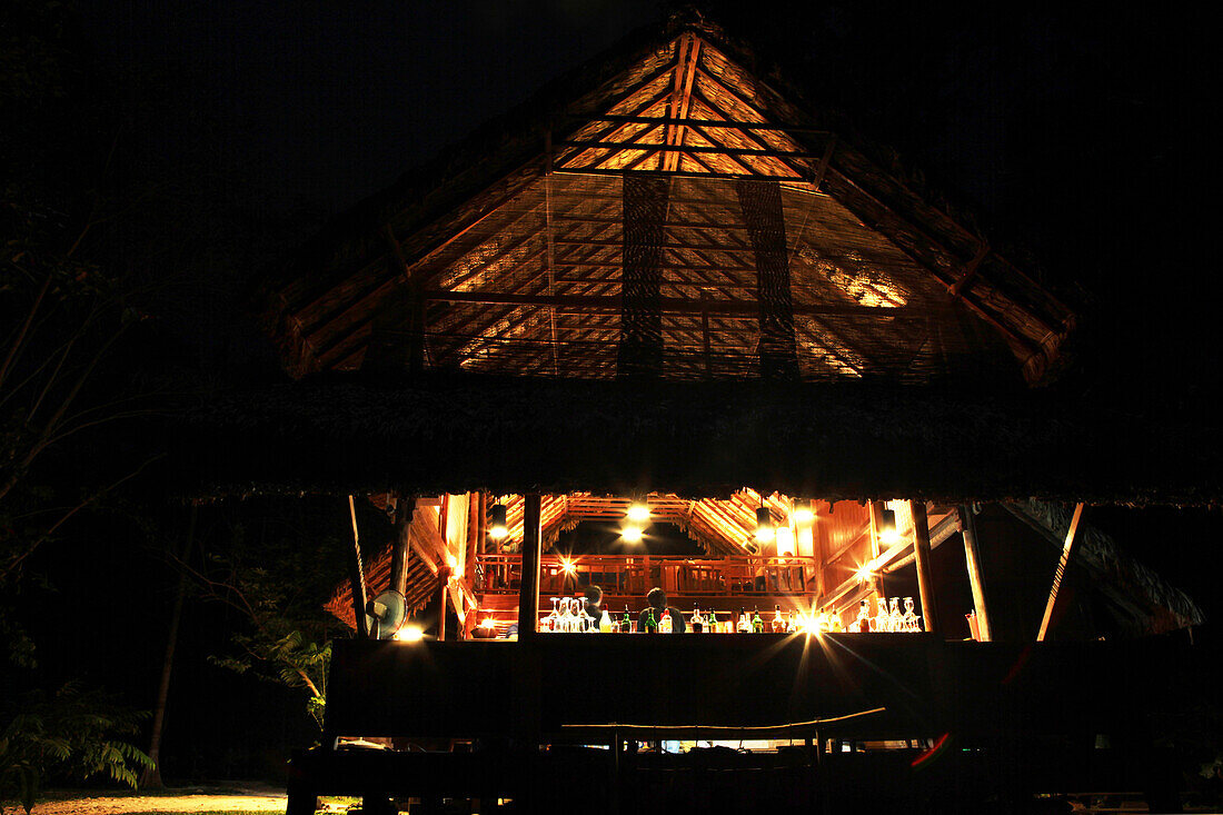 Bar und Lobby des Barefoot at Havelock Resort bei Nacht, Radha Nagar Beach, Strand 7, Havelock Island, Andamanen, Indien