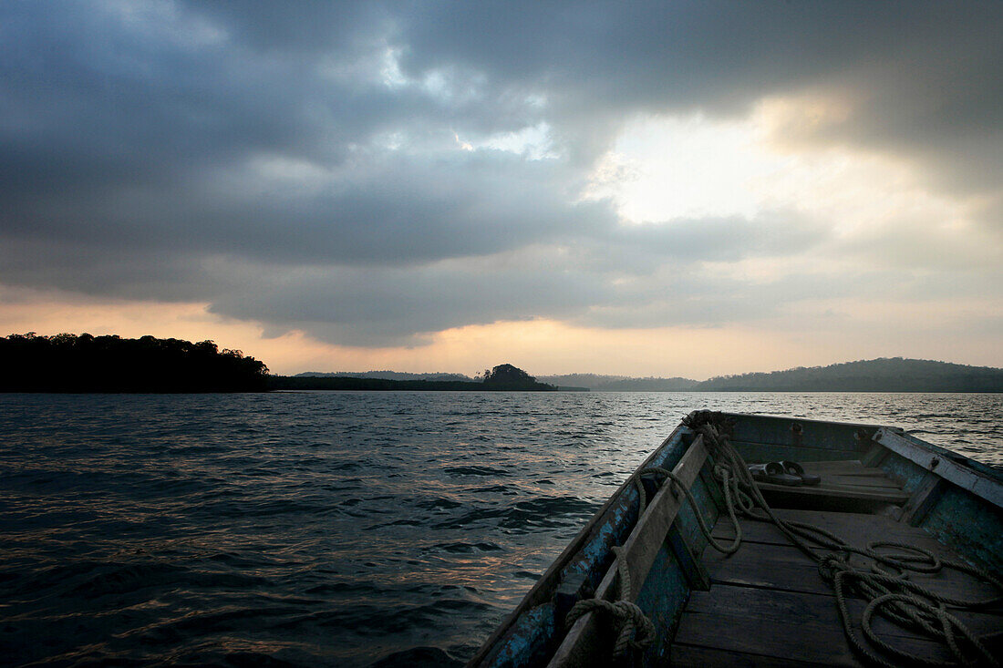 Blick vom Boot auf Mangrovenwald am Abend, Bharatang, Middle Andaman, Andamanen, Indien