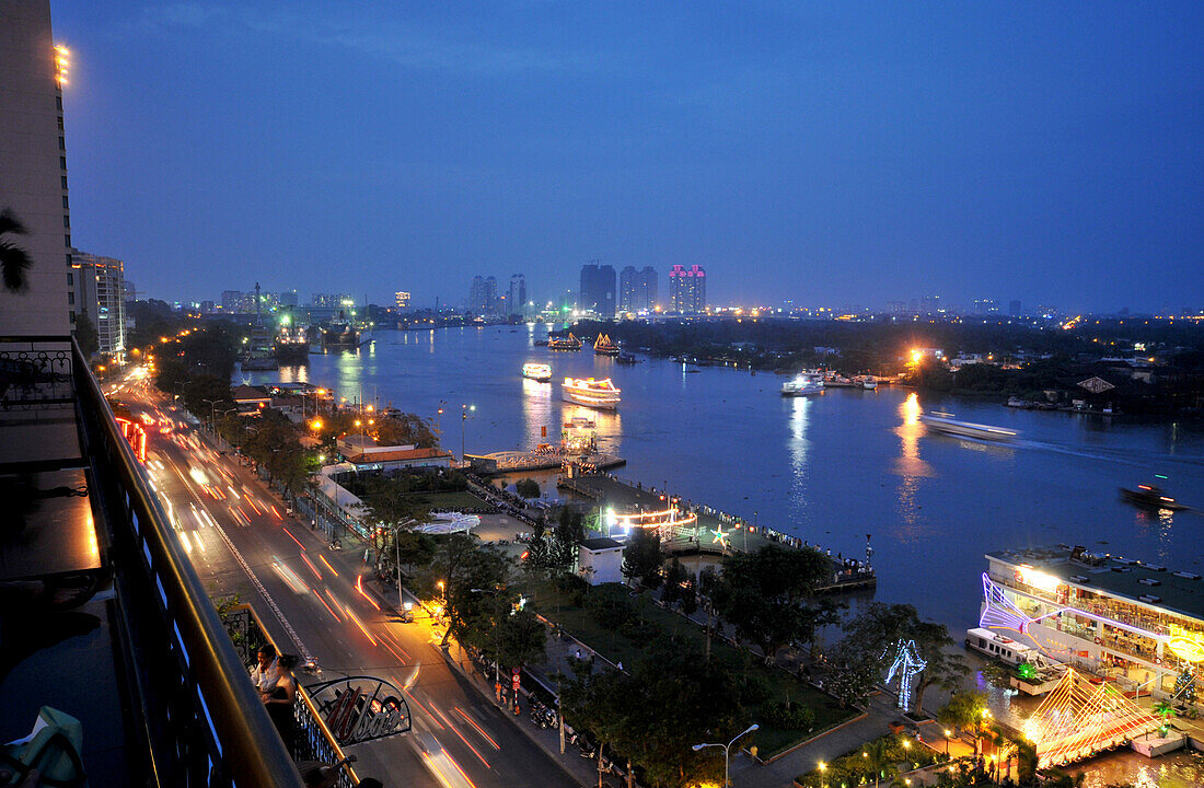 Blick über Saigon mit Saigon River vom Majestic Hotel, Ho Chi Minh City, Vietnam