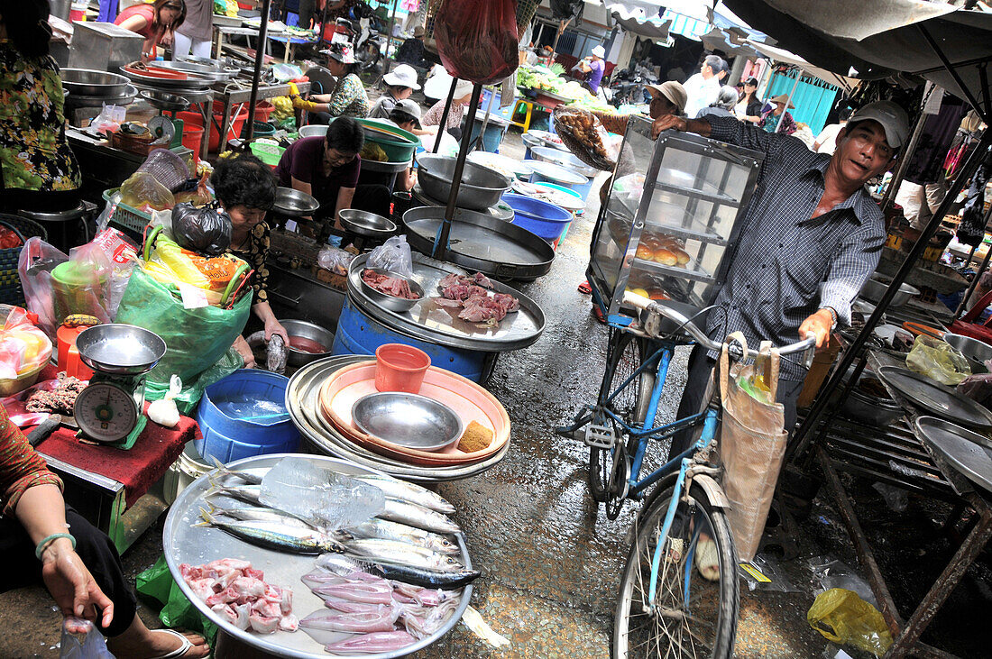 Street market in Cholon Quarter, Saigon, Ho Chi Minh City, Vietnam