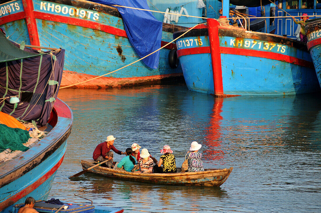 Fischerboote im Cai River Delta, Nha Trang, Vietnam