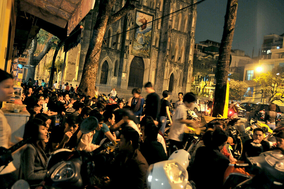 Abends an der St. Josephs Catedral, Altstadt von Hanoi, Vietnam