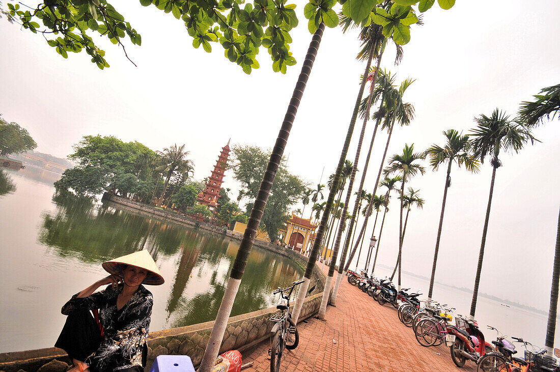 Tran Quoc Pagode am Westsee, Hanoi, Vietnam