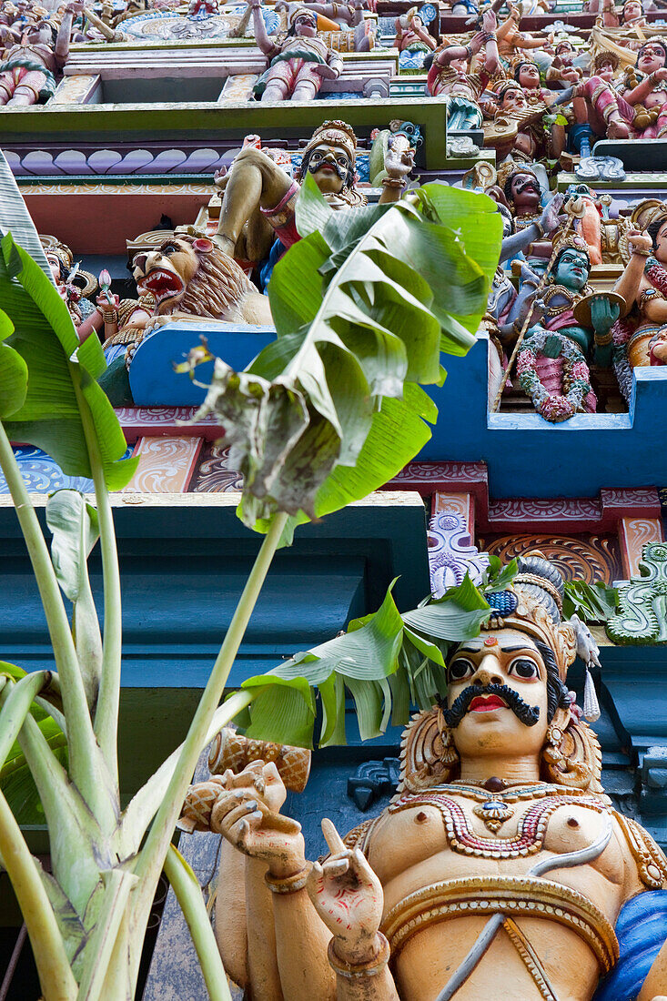 Sculptures on the tower of the hindu Sri Subramania Kovil temple, Colombo, Sri Lanka, Asia