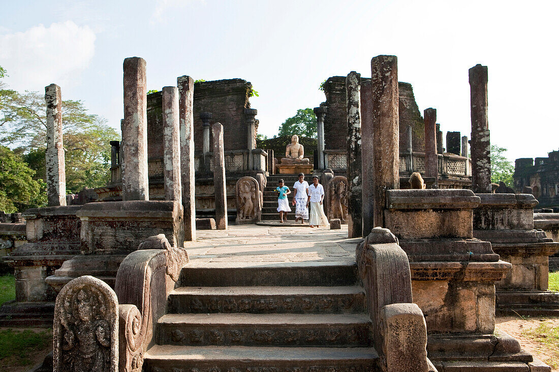 Sinhalese women in the Vatadage on the terrace of the tooth relic, Polonnaruwa, Sri Lanka, Asia