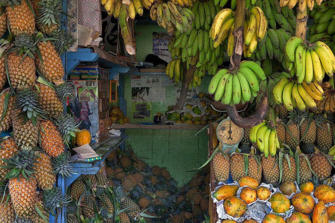 Fruit stall on the market of Kandy, Kandy, Sri Lanka, Asia