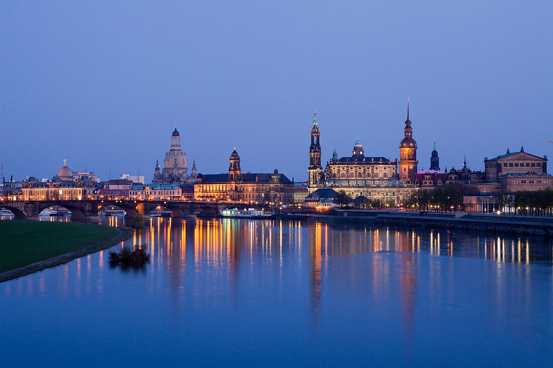 Evening view of the city with Elbe River, Augustus Bridge, Lipsius-Bau, Frauenkirche, Church of our Lady, Brühl´s Palais, Ständehaus, Hofkirche and Hausmannsturm, tower of the Dresden Castle, Semperoper, opera house, Dresden, Saxony, Germany