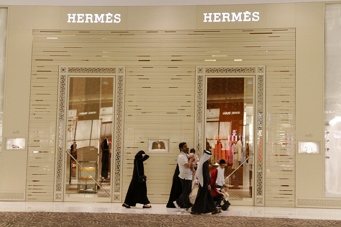 Hermes Shop in Dubai Mall beim Burj Khalifa, groesstes Einkaufszentrum der Welt, mehr als 1200 Geschaefte, Dubai, VAE