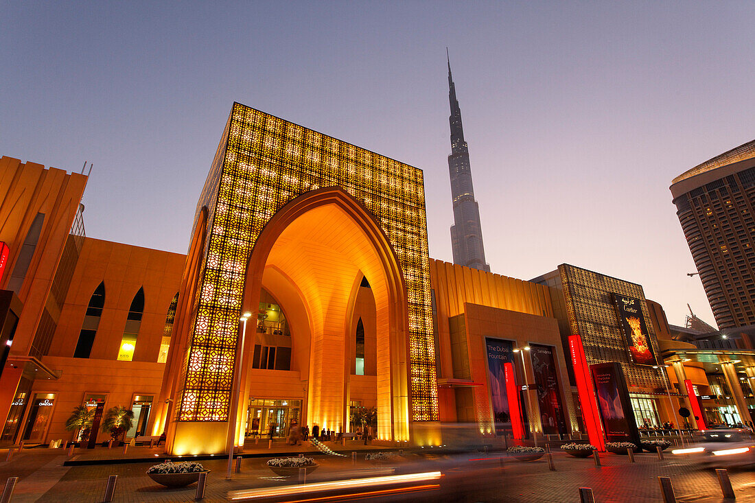Dubai Mall beim Burj Khalifa, groesstes Einkaufszentrum der Welt, mehr als 1200 Geschaefte, Dubai, VAE
