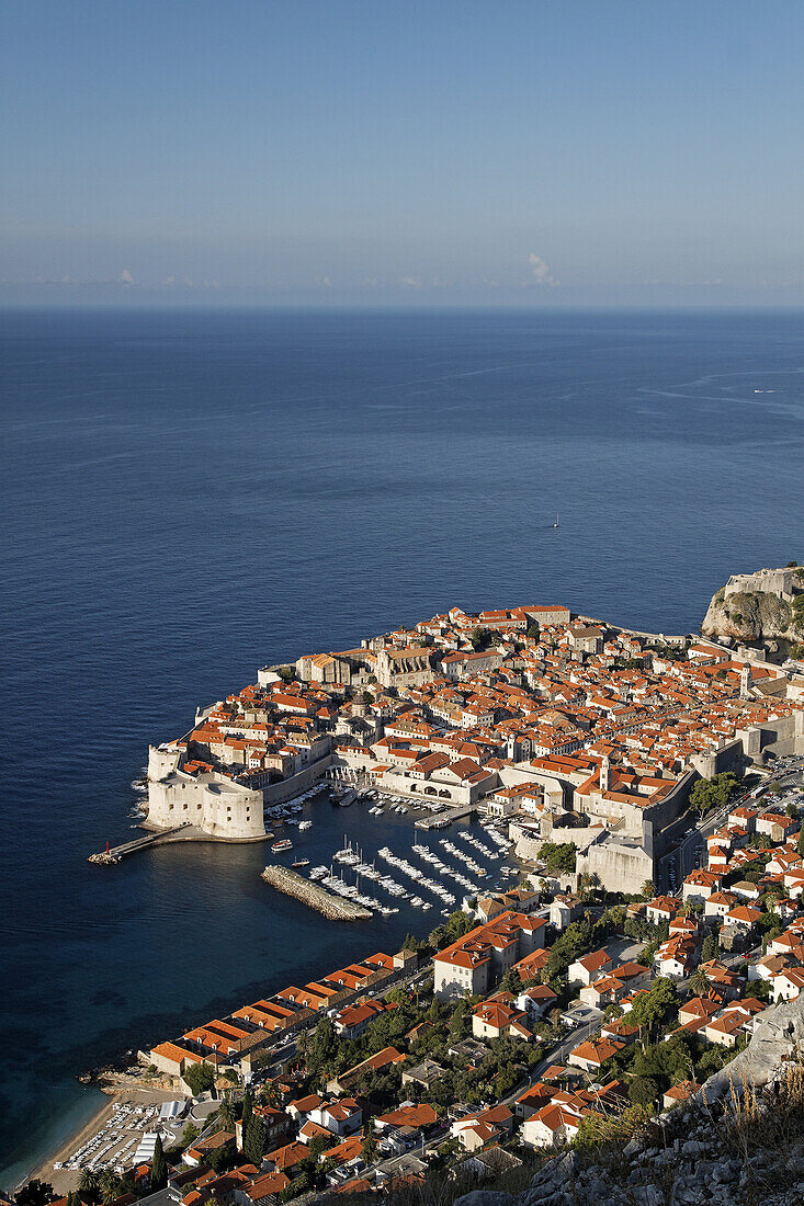 Panoramablick von oben auf Altstadt von Dubrovnik