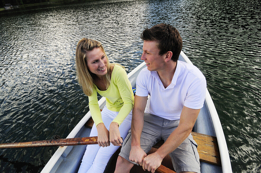 Young couple in rowboat, lake Lautersee, Mittenwald, Werdenfelser Land, Upper Bavaria, Germany