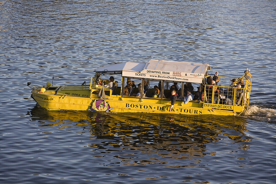 Boston Duck Tours auf dem Charles River, Massachusetts, USA