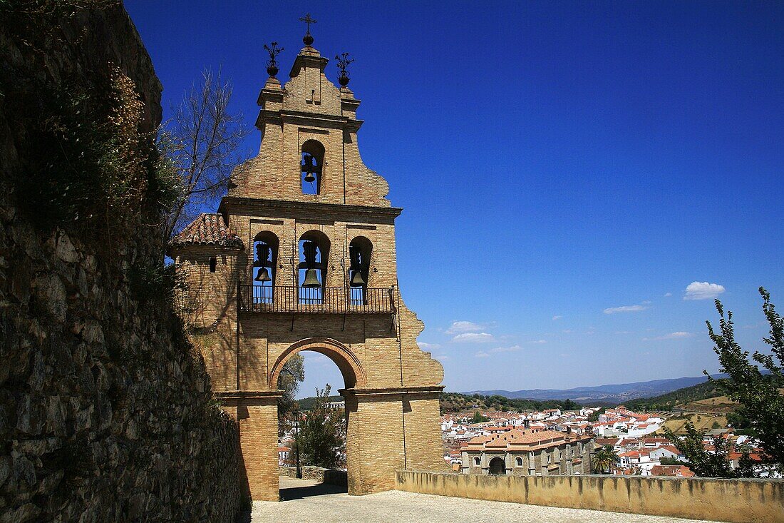 Castillo medieval - iglesia  Estilo: gótico-mudejar  ss  XI-XVIII  Aracena