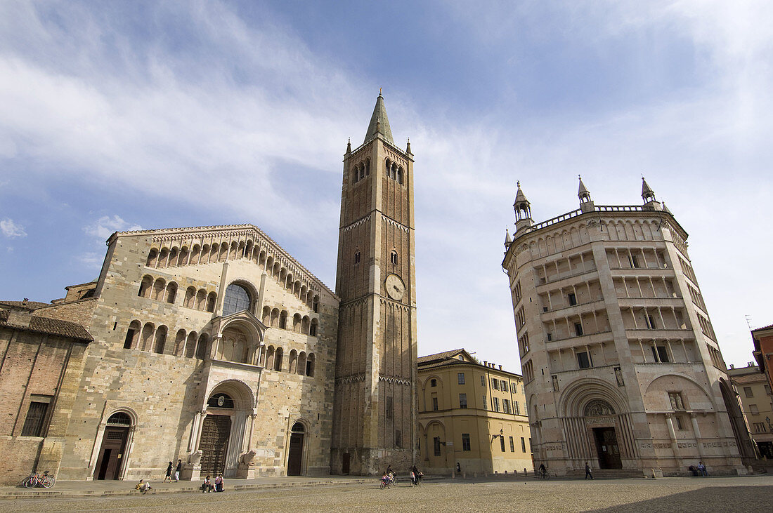 Duomo  cathedral) and baptistry, Parma. Emilia-Romagna, Italy