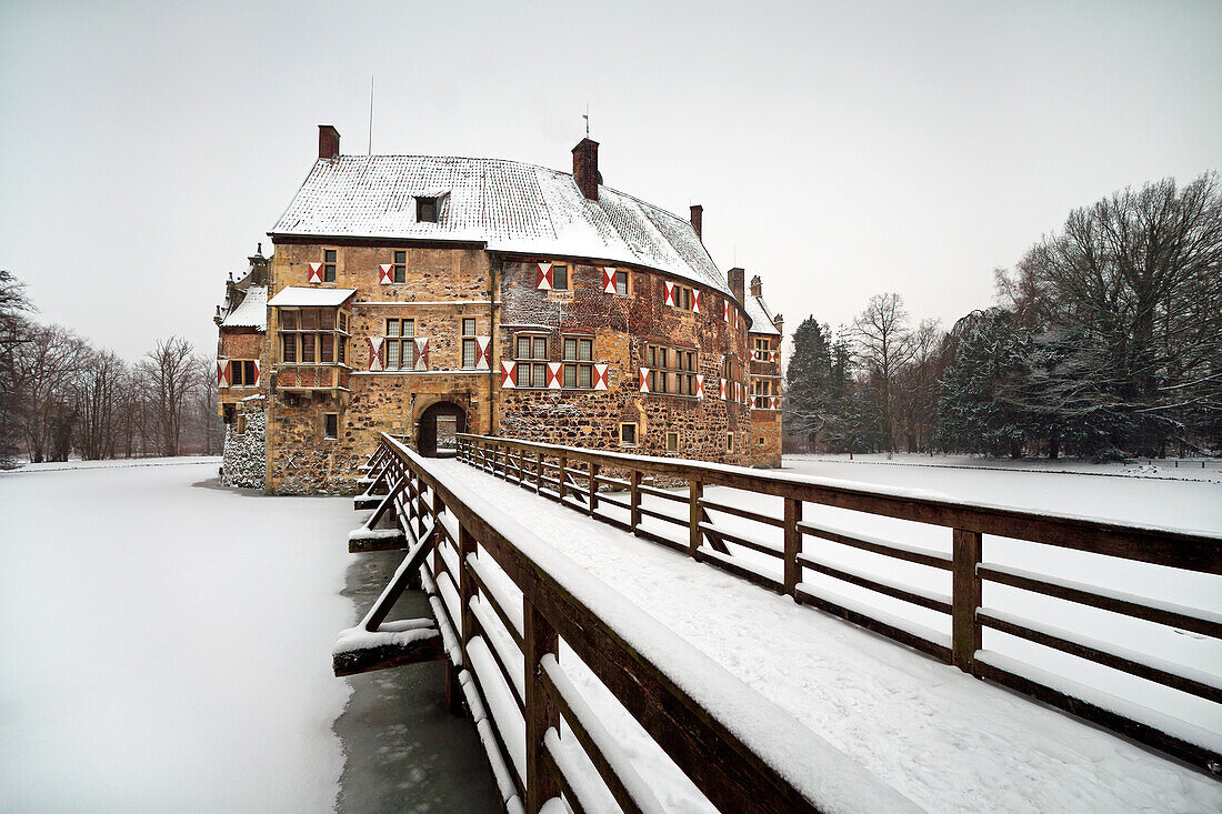 Vischering moated castle, near Luedinghausen, Muensterland, North Rhine-Westphalia, Germany