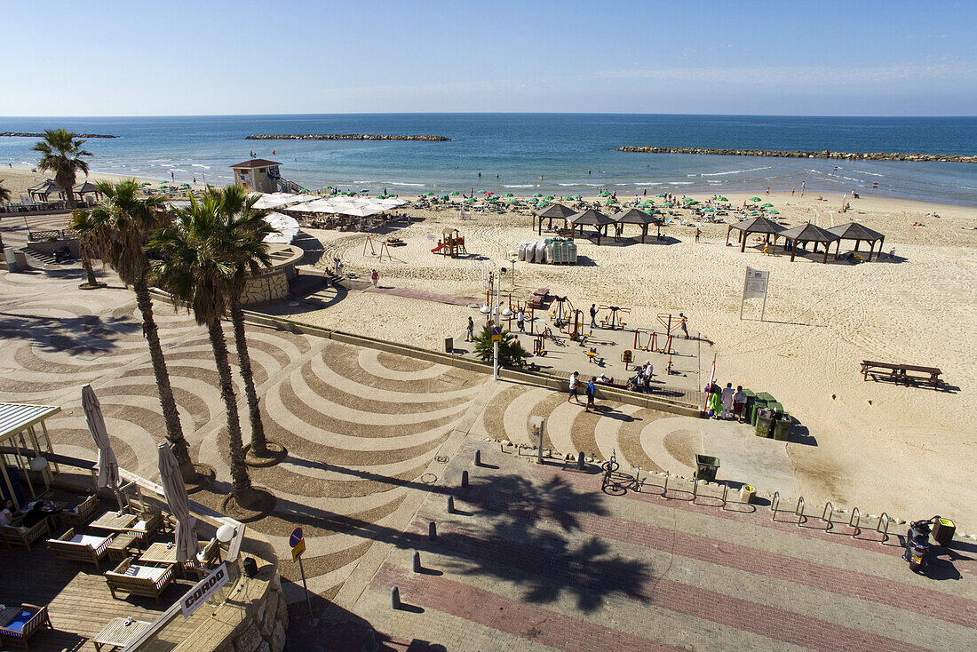 Blick auf den Gordon Beach und die Strandpromenade Tayelet, Tel Aviv, Israel, Naher Osten