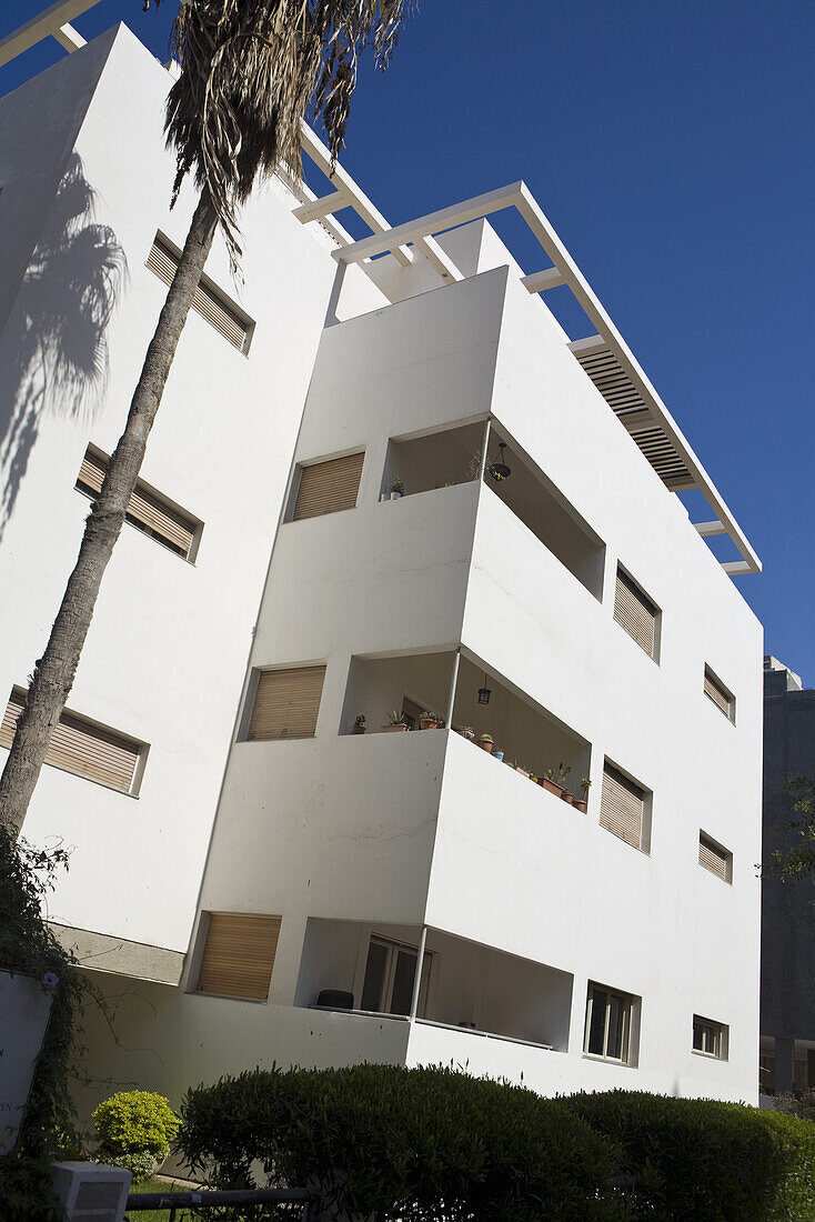 Original Bauhaus Building in the sunlight, Gordon Street, Tel Aviv, Israel, Middle East
