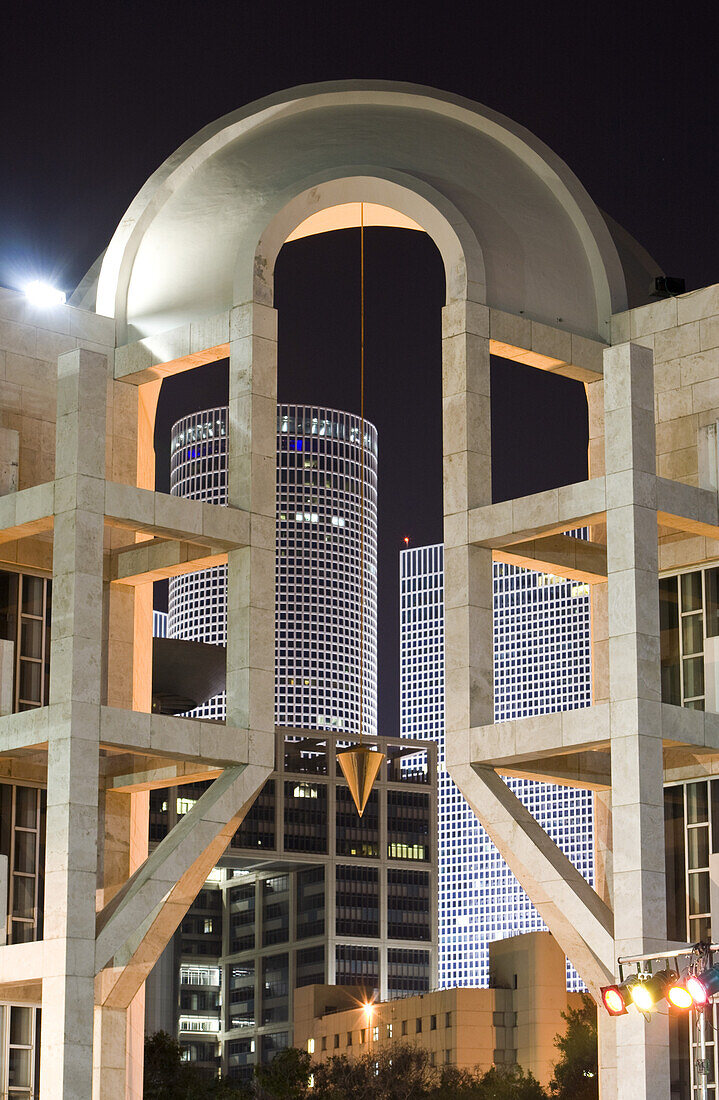 Das beleuchtete Azrieli Center bei Nacht, Tel Aviv, Israel, Naher Osten