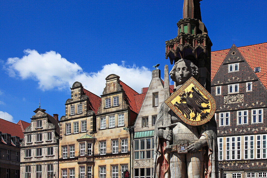 Statue of Roland in front of historical houses at the market square, Hanseatic City of Bremen, Germany, Europe