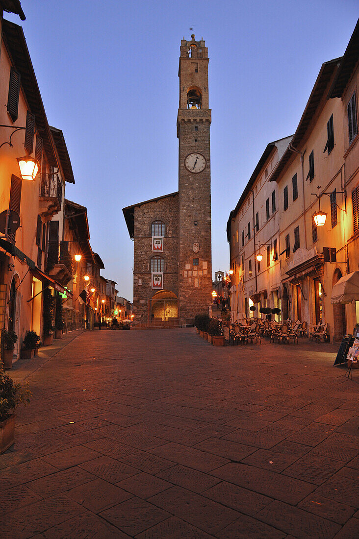 Town hall and street cafes at Piazza del Popolo in the evening, Montalcino, Tuscany, Italy, Europe