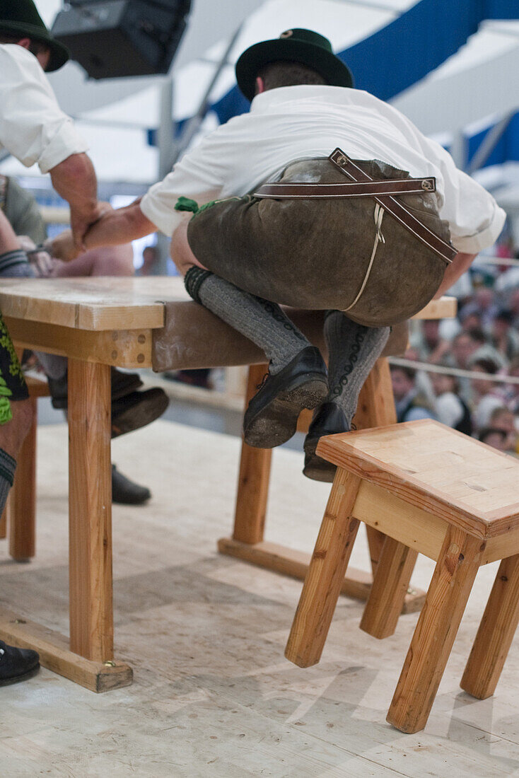 Wettkampf, Alpenländische Meisterschaften im Fingerhakeln, Antdorf, Oberbayern, Bayern, Deutschland