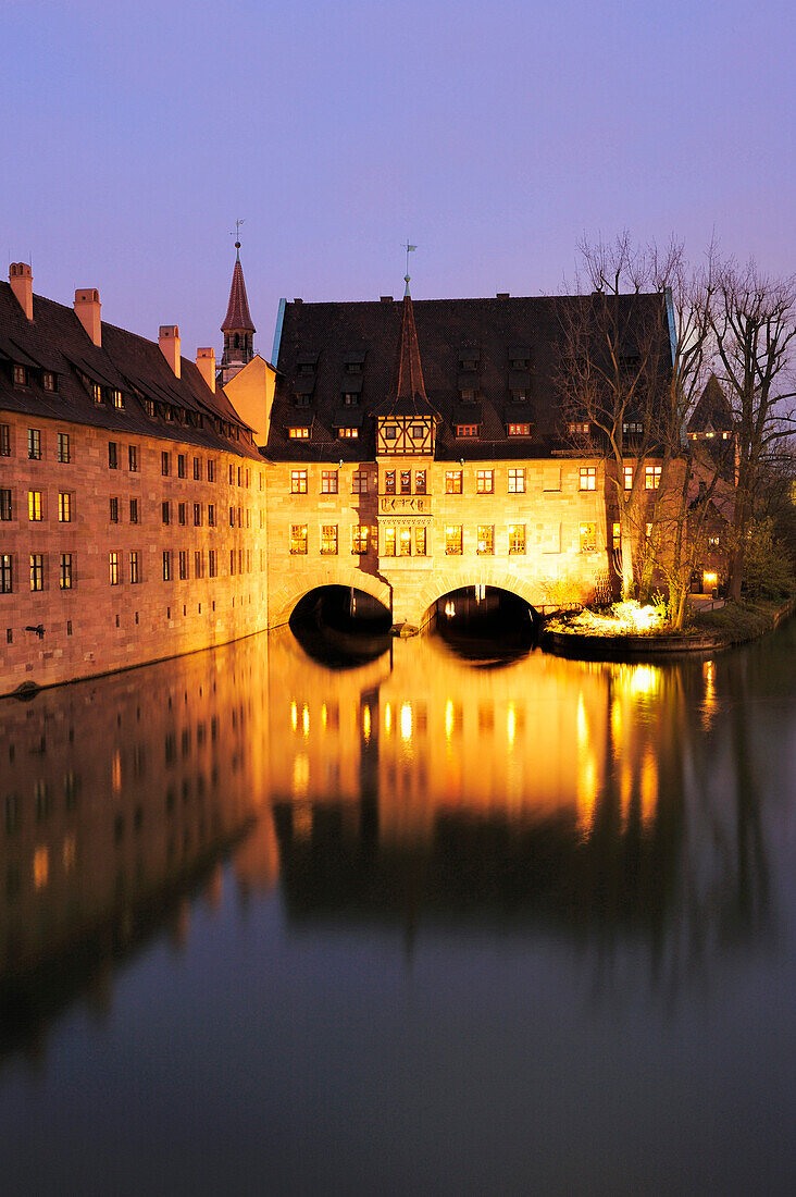 Illuminated Heilig-Geist-Spital with river Pegnitz at night, Nuremberg, Bavaria, Germany