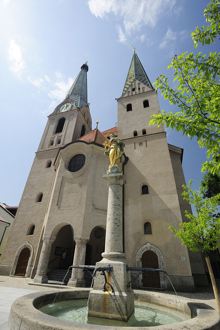 Church, Beilngries, Altmuehltal cycle trail. Altmuehl valley cycle trail, Beilngries, Eichstätt, Bavaria, Germany