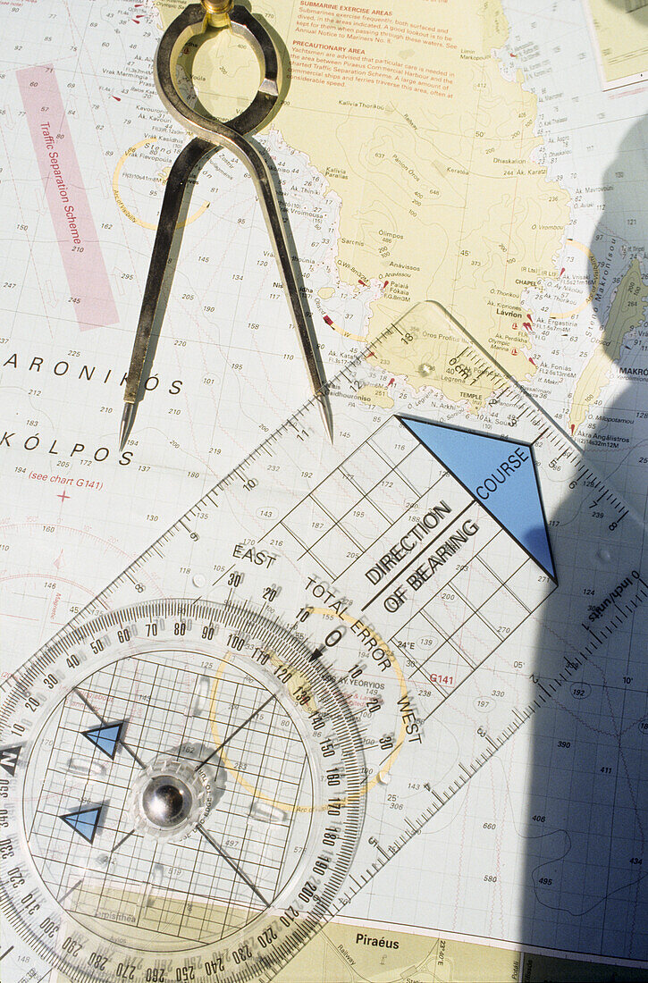 Navigation, Kompass mit Seekarte, Segeln, Mittelmeer, Griechenland, Europa